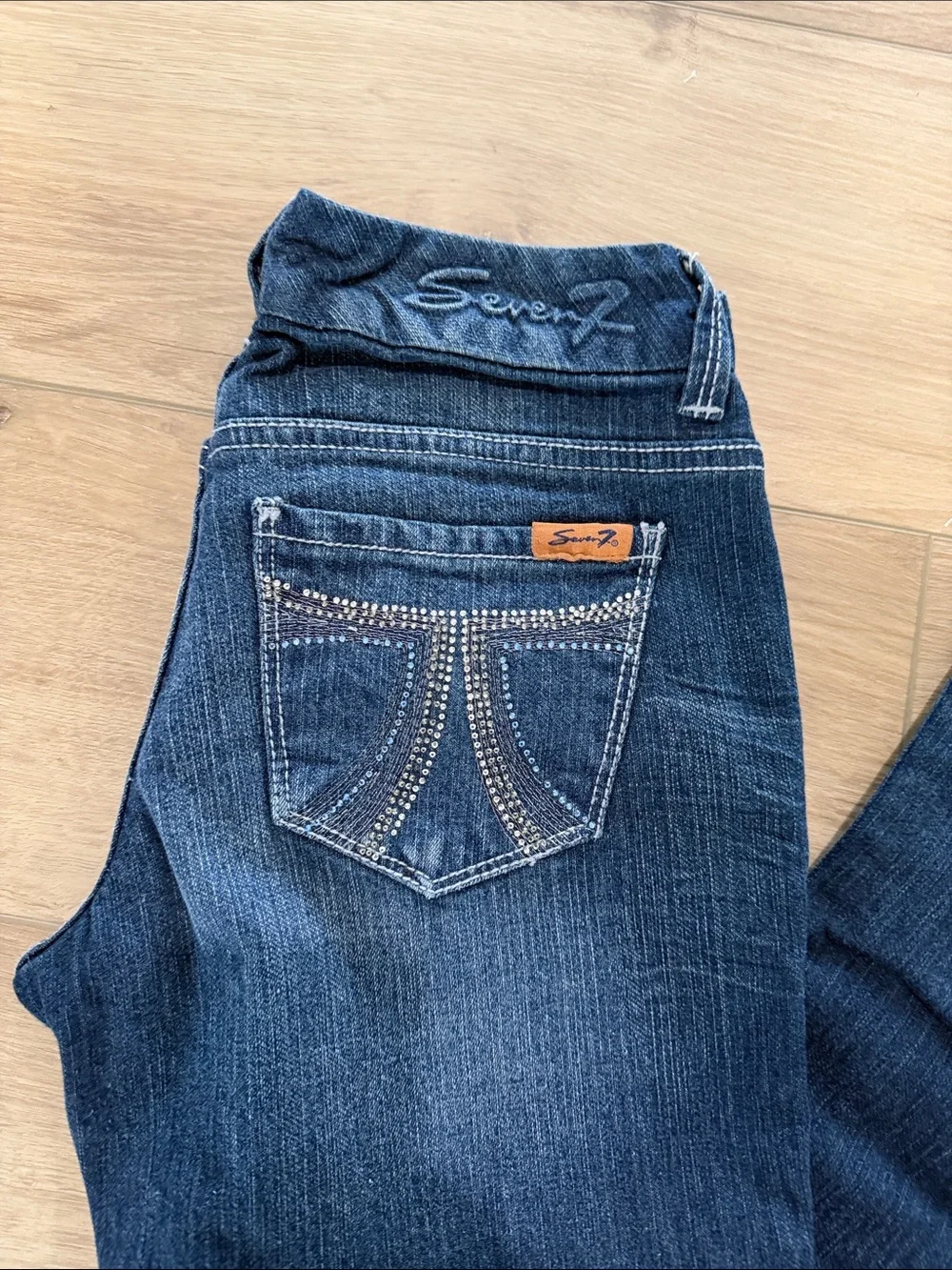 Y2K vintage Seven7 Women's Dark Indigo Bootcut Jeans w/ Embellished Back Pockets - Picture 2 of 7